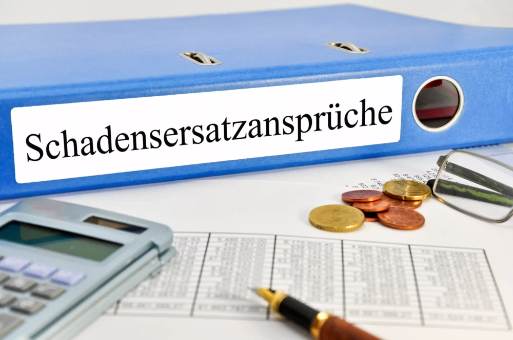 Impressum 10 Roter LKW mit Frontschaden.